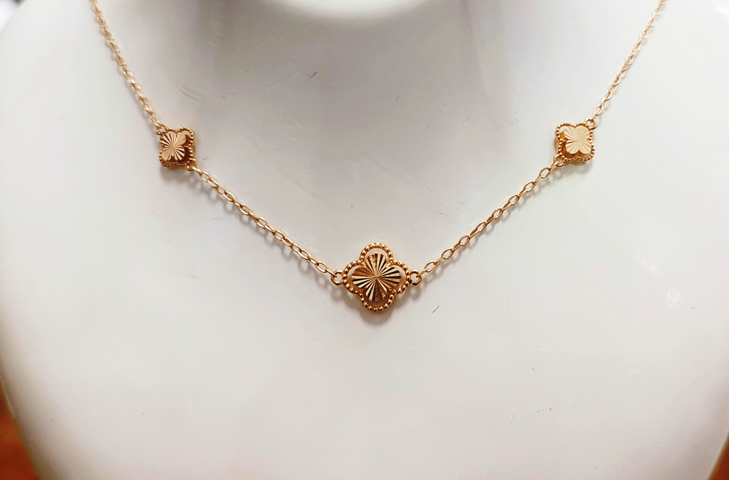گردن آویز طلای 18 عیار ونکلیف کد 02