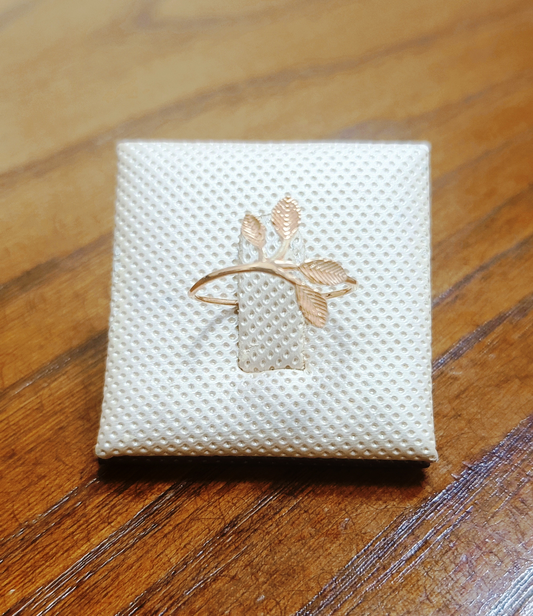 انگشتر طلای مینیمال طرح برگ کد 04